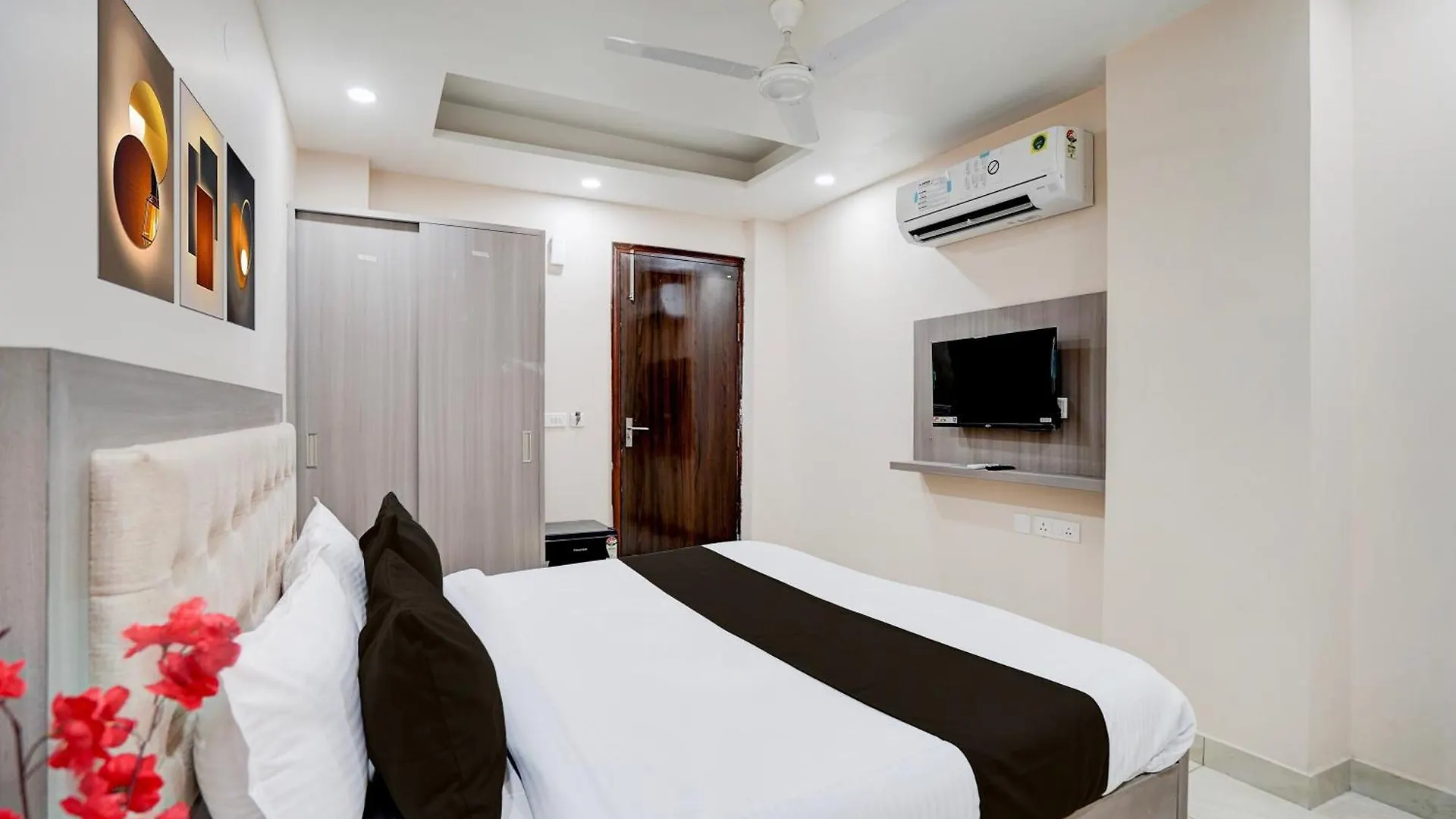 Contatos de Hotel O Tanishq Ashiana